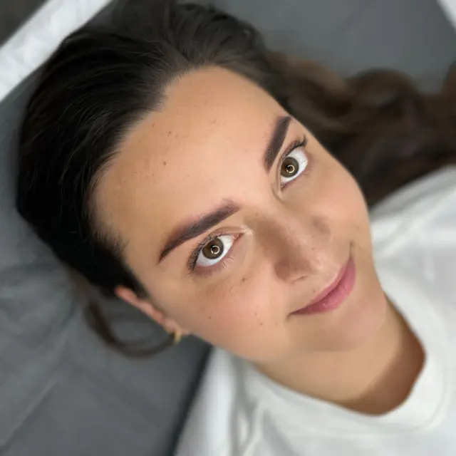 Appena fatto 😱 vs guarito 🥹

Scorri fino in fondo per vedere la foto inviata dalla mia cliente! 

Il processo del trucco permanente attraversa tante fasi, tra cui: l’ossidazione del pigmento, l’esfoliazione ed infine il pigmento che riaffiora 🌸

Per ottenere ottimi risultati da guariti fidati della tua dermopigmentista di fiducia.

Prenota ora la tua consulenza ✨ 
Online: sul sito di Brow Bar Pavia (link in bio) 
Via e-mail: scrivendo a prenotazioni@browbarpavia.com 
Chiamando: +39 366 702 3476 (dal lunedì al venerdì dalle 15,00 alle 19,00)

Ti aspetto 🖤

#pmu #pmupavia #softpowderbrows #browbarpavia #microbladingpavia #marinabrowartist